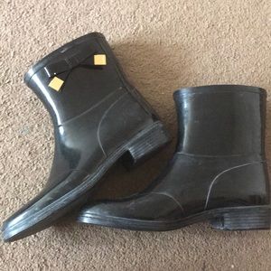 BURBERRY WESTCOTT RAIN ANKLE BOOTS